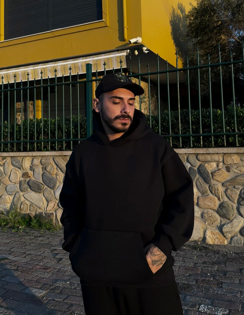 “Shadow Essential” – RAPHAEL Oversize Hoodie