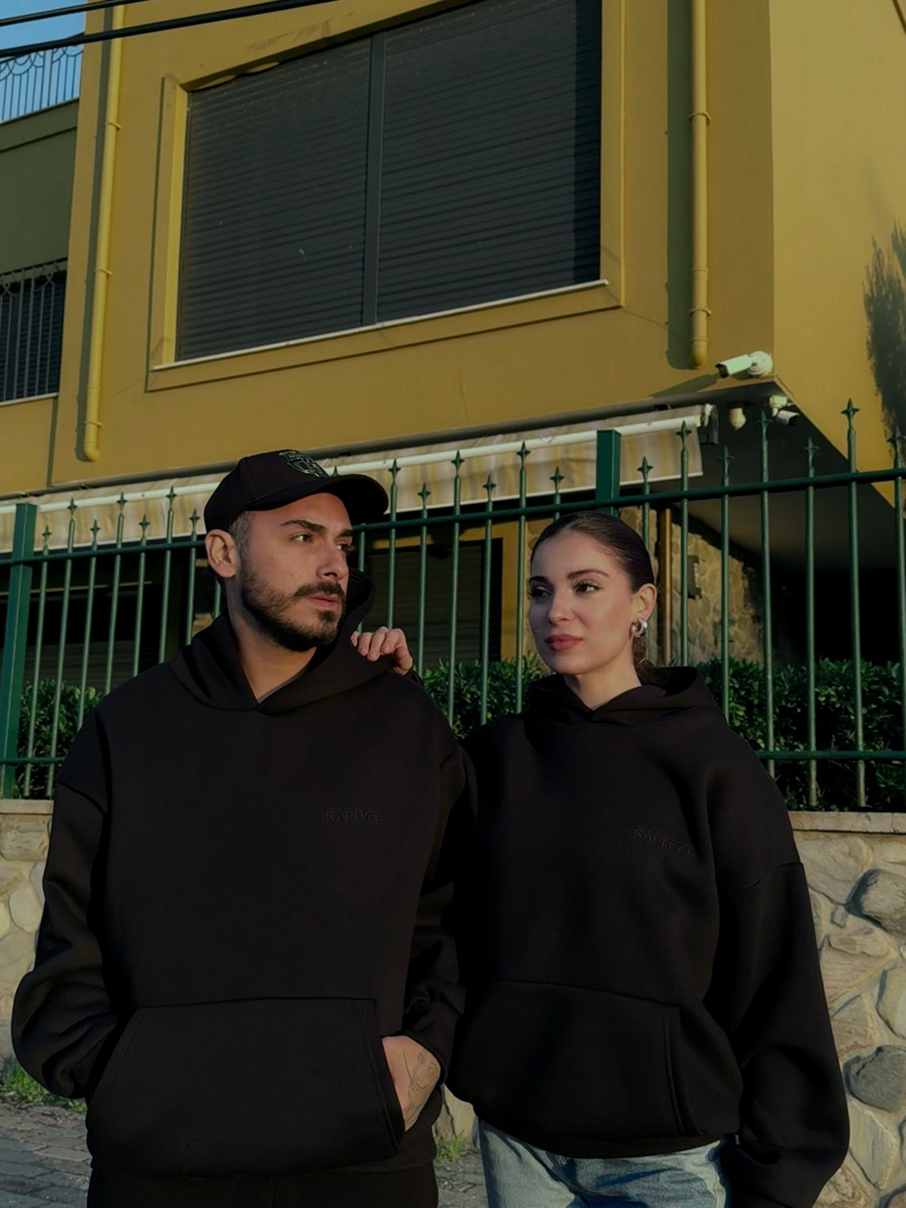 “Shadow Essential” – RAPHAEL Oversize Hoodie